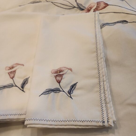 Vintage Embroidered Cross Stitch Tablecloth 116”x66” with 12 Matching Napkins - Picture 2 of 11